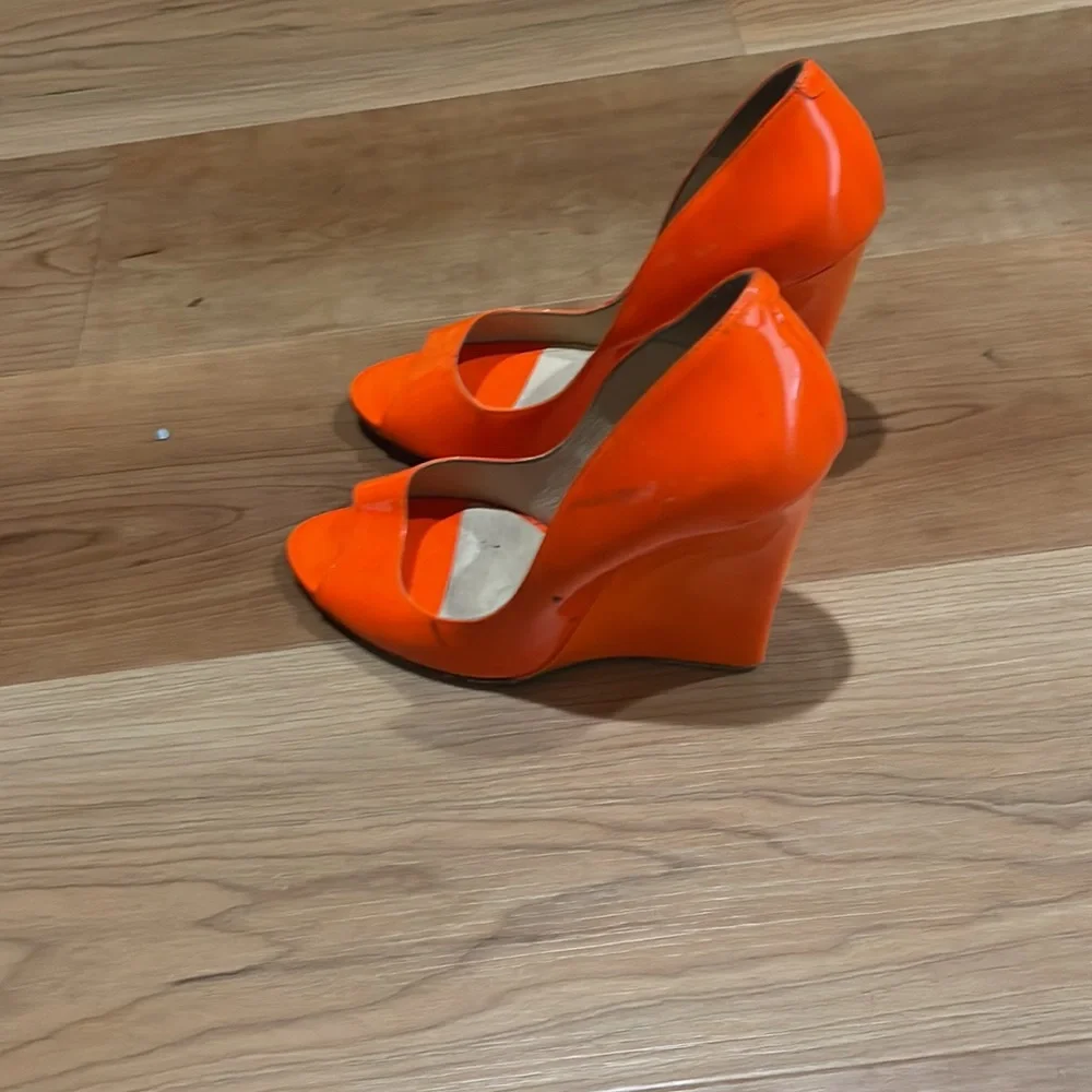 Jimmy Choo - Picture 2 of 3